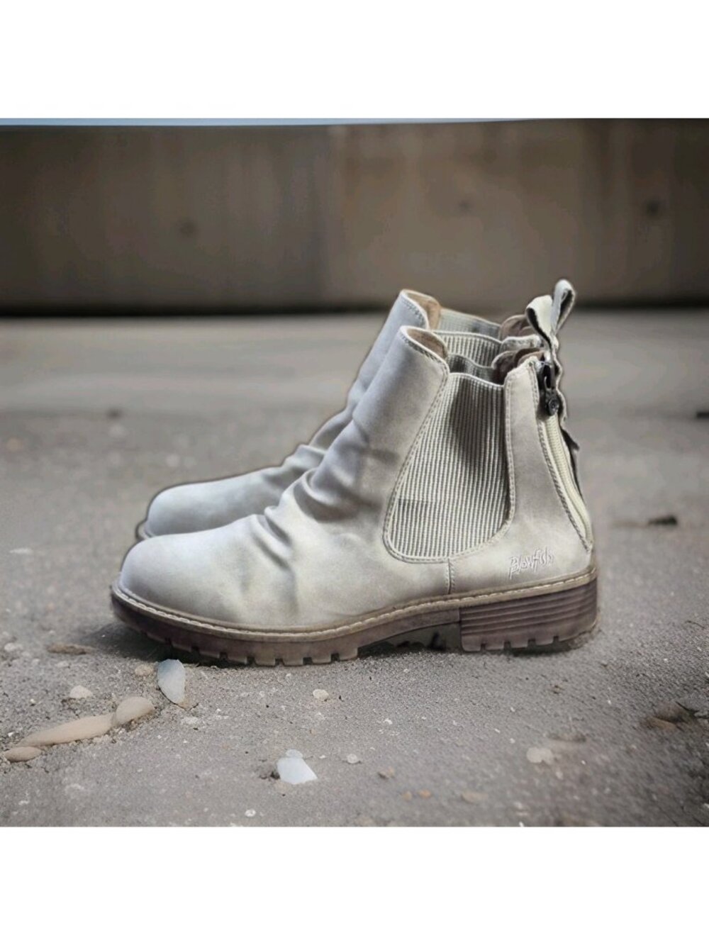 Blowfish Malibu Cream Double Zip Boots Lug Sole Women's Size 9 NWOB